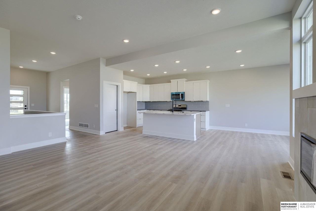 21144 Jessie Ave - Photo 3 of 15