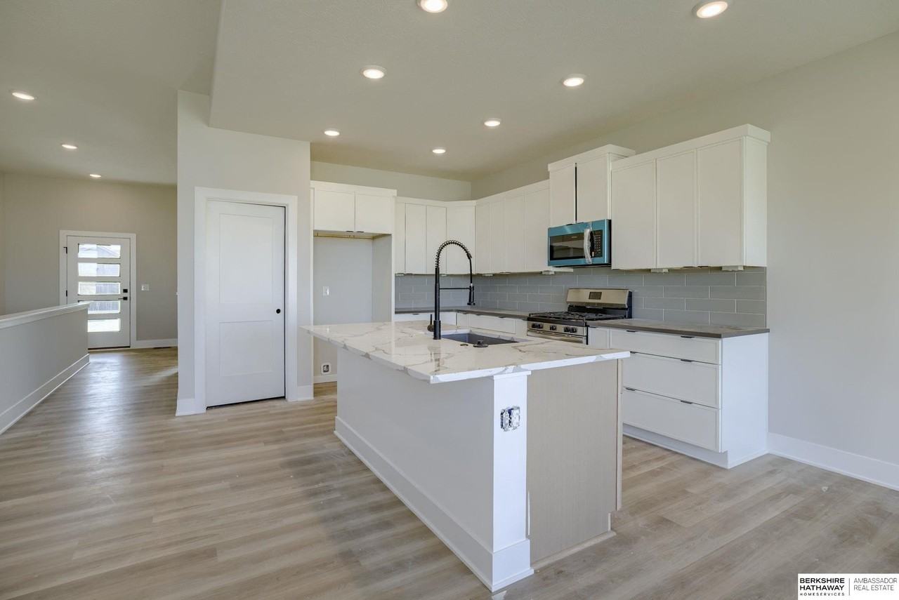 21144 Jessie Ave - Photo 4 of 15