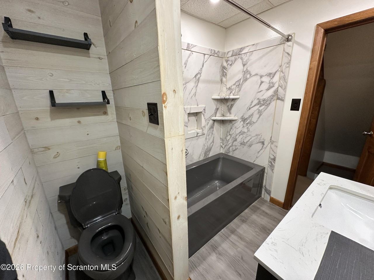 548 Main St - Photo 3 of 13