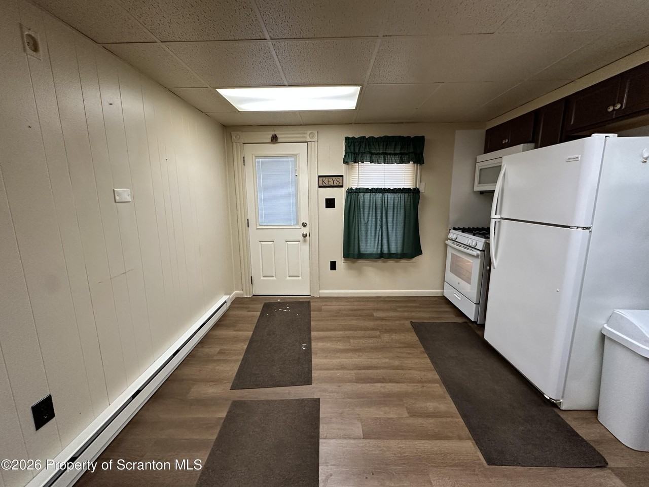 546 Main St - Photo 4 of 14