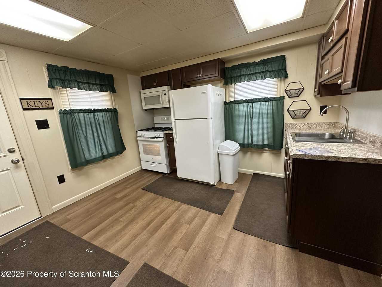 546 Main St - Photo 5 of 14