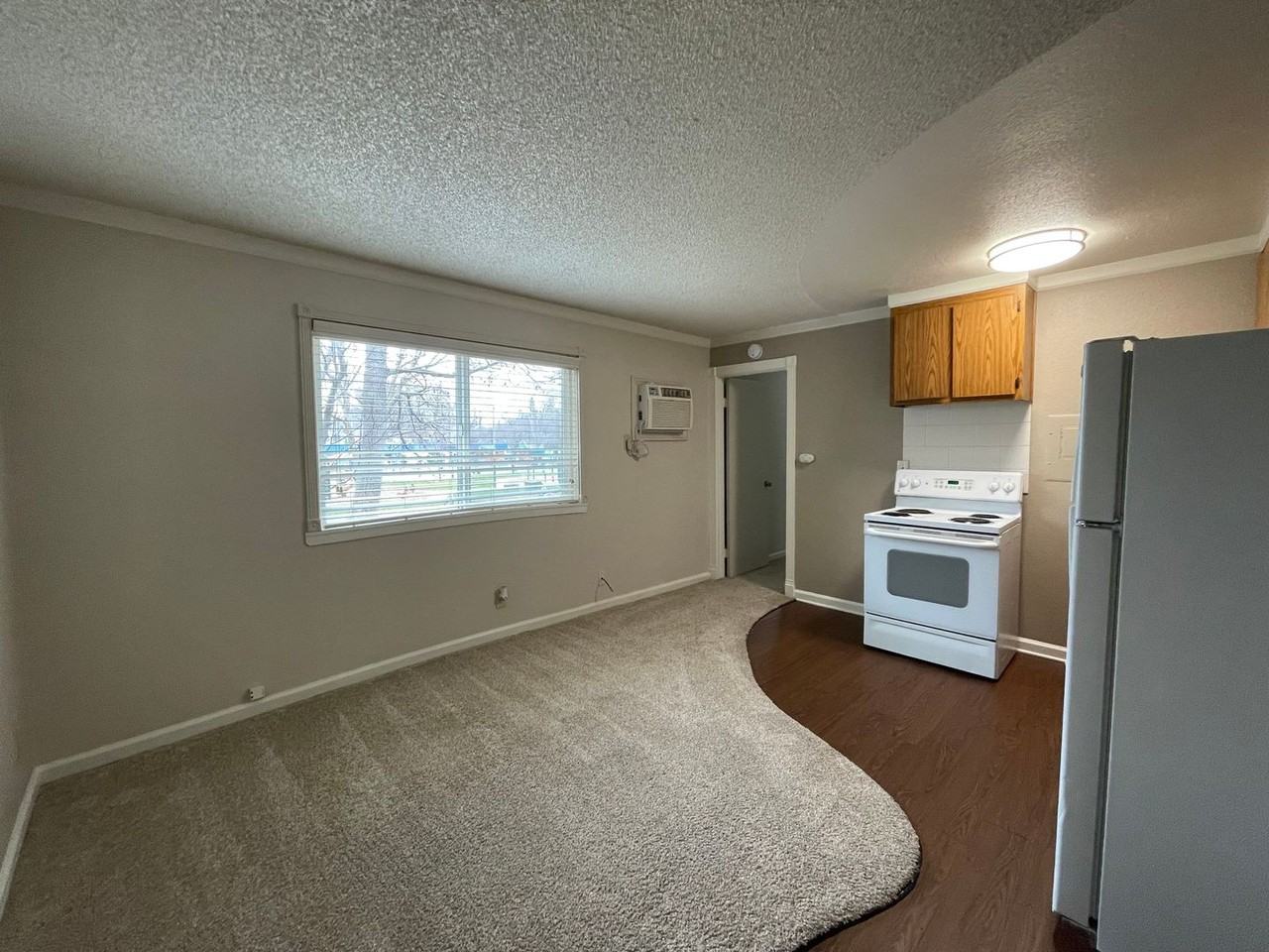 11 1616, E Street  - 11 #11 - Photo 3 of 7