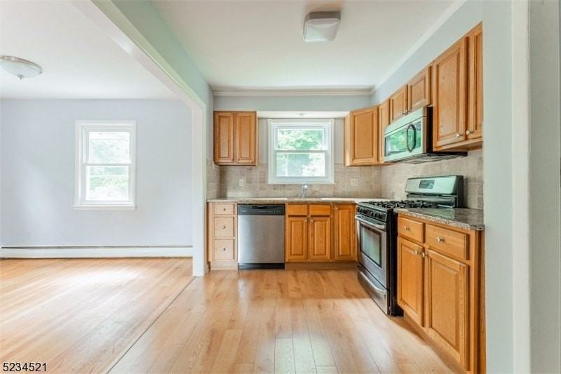 18 Macfarlan Ave - Photo 3 of 13