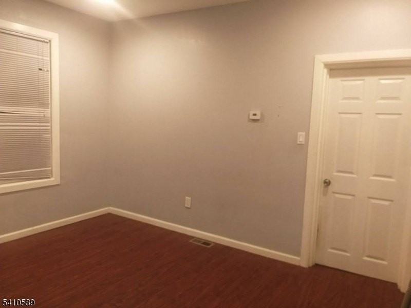 712 S Park St - Photo 3 of 12