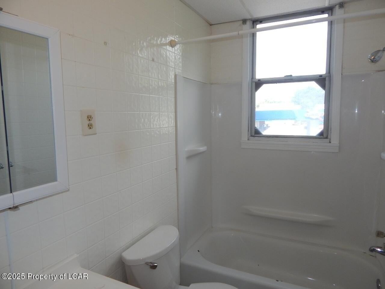 342 Wyoming Ave - Photo 6 of 10