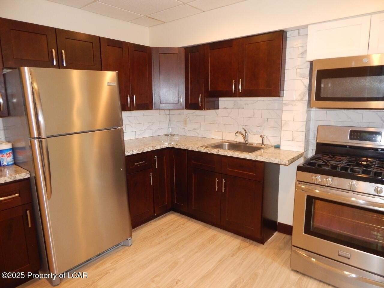 342 Wyoming Ave - Photo 7 of 10