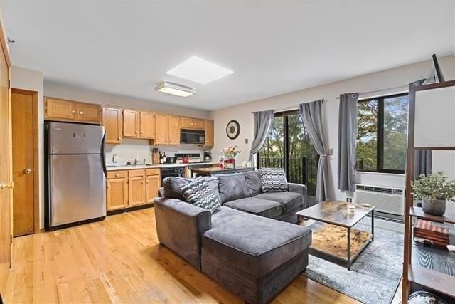 208 1st St #5B - Photo 2 of 11