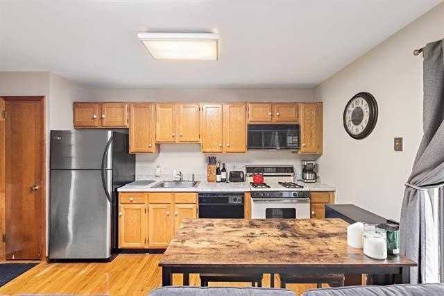 208 1st St #5B - Photo 4 of 11