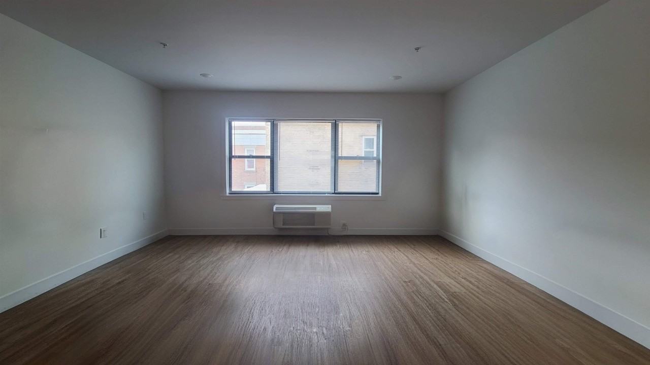 111 75th St #205 - Photo 3 of 19