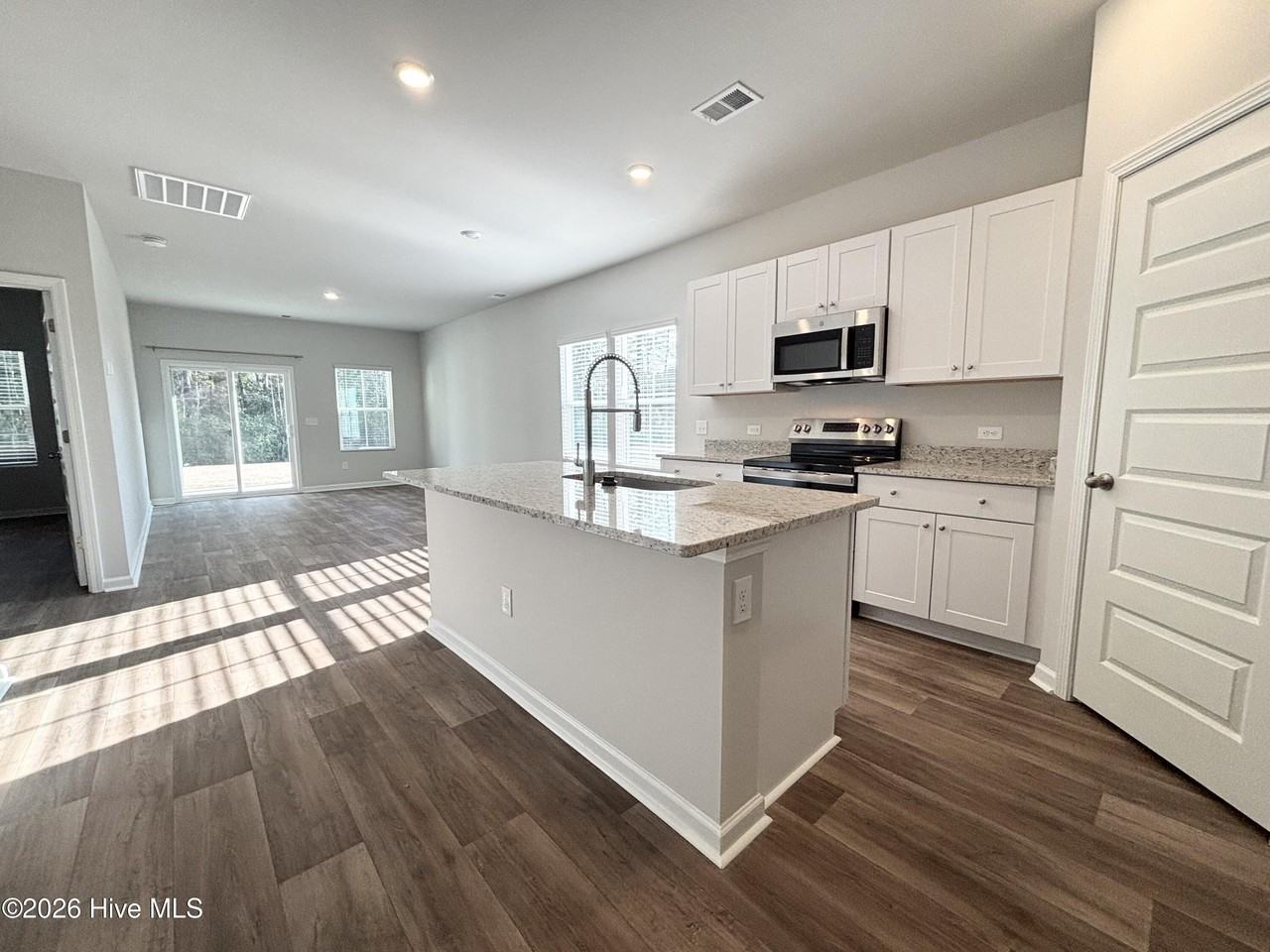 1073 Arborwood Ln Sw - Photo 5 of 28