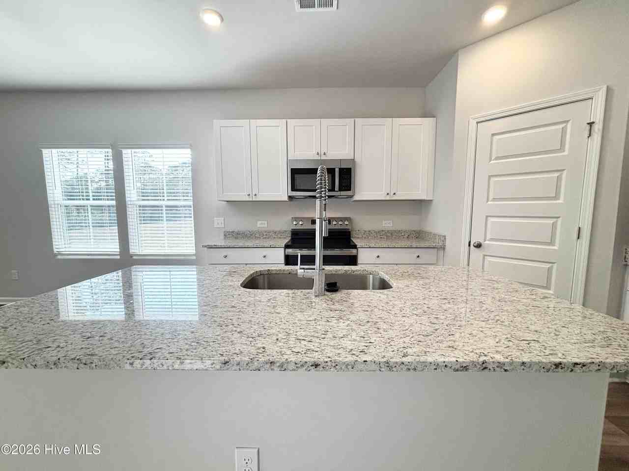 1073 Arborwood Ln Sw - Photo 4 of 28