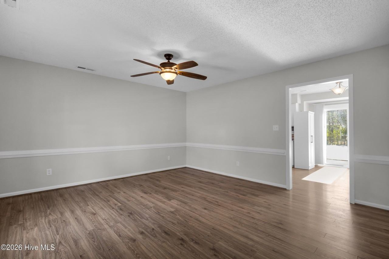 2803 Currituck Ct - Photo 3 of 25