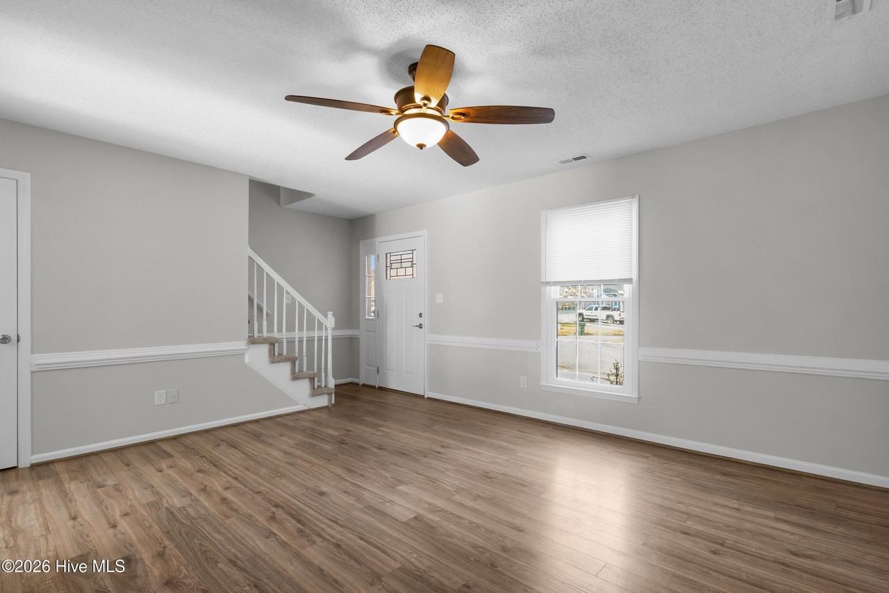 2803 Currituck Ct - Photo 4 of 25