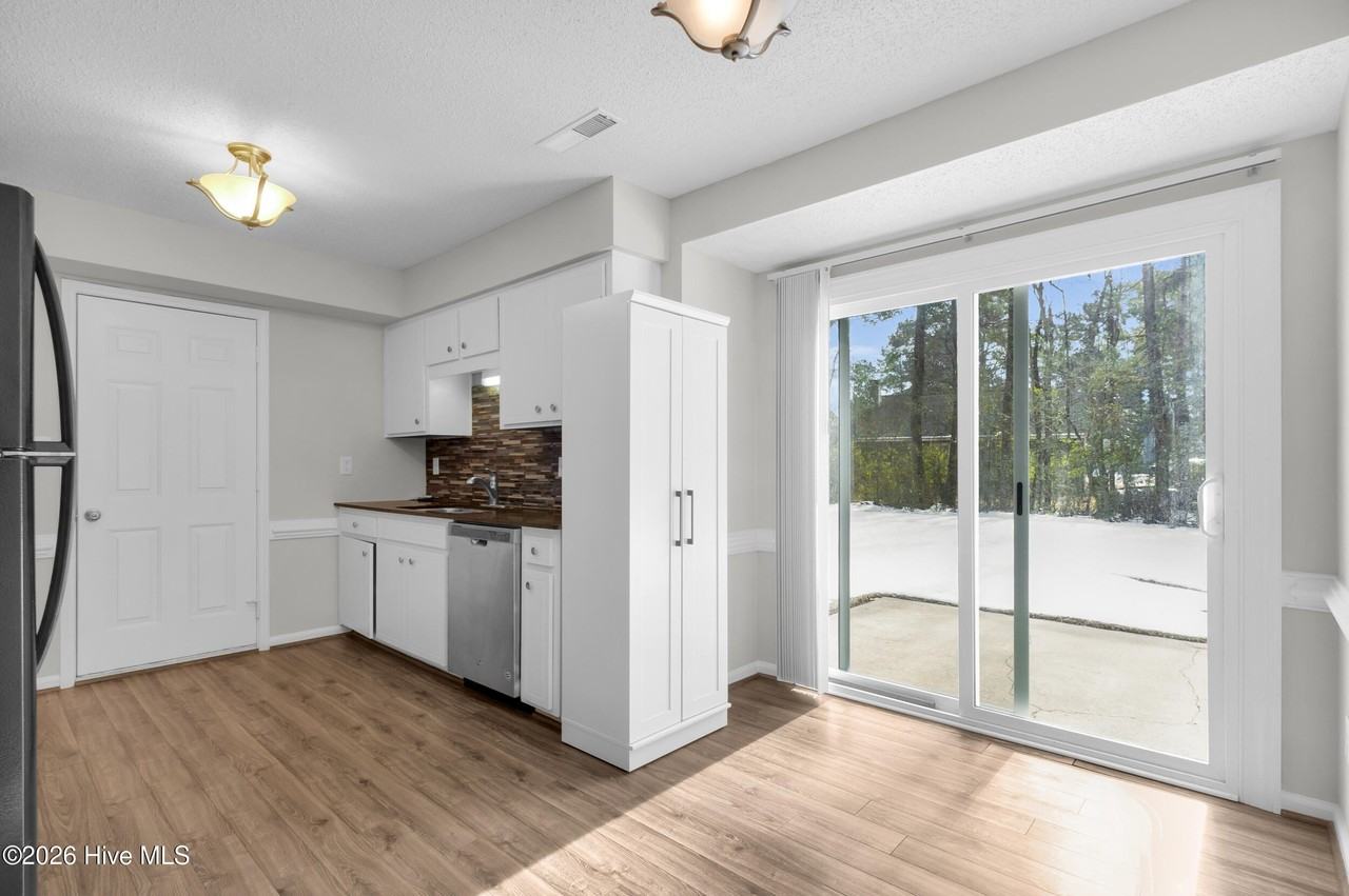 2803 Currituck Ct - Photo 5 of 25