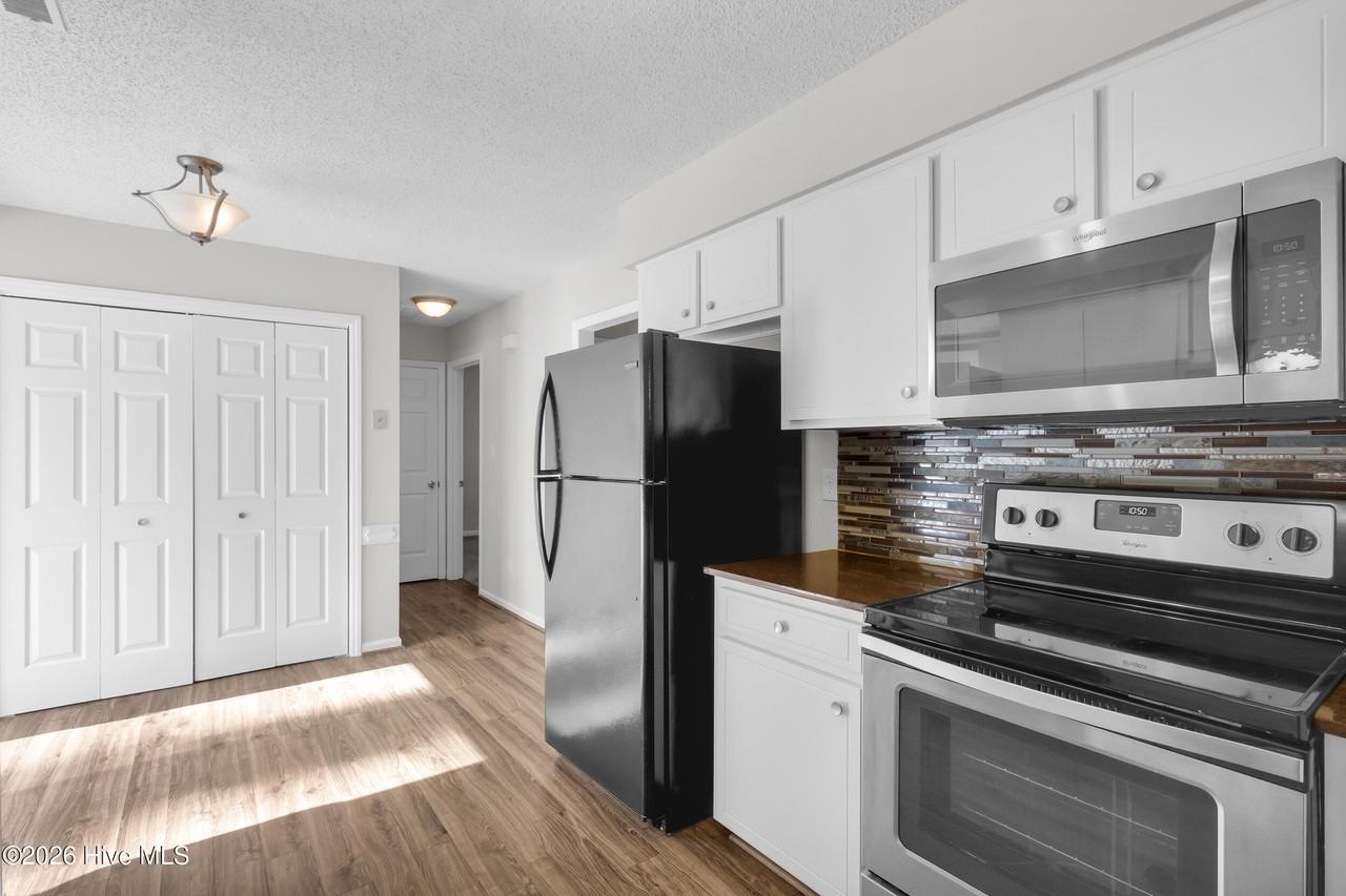 2803 Currituck Ct - Photo 7 of 25