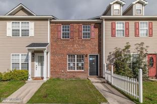 103 Woodlake Ct - Photo 1 of 1