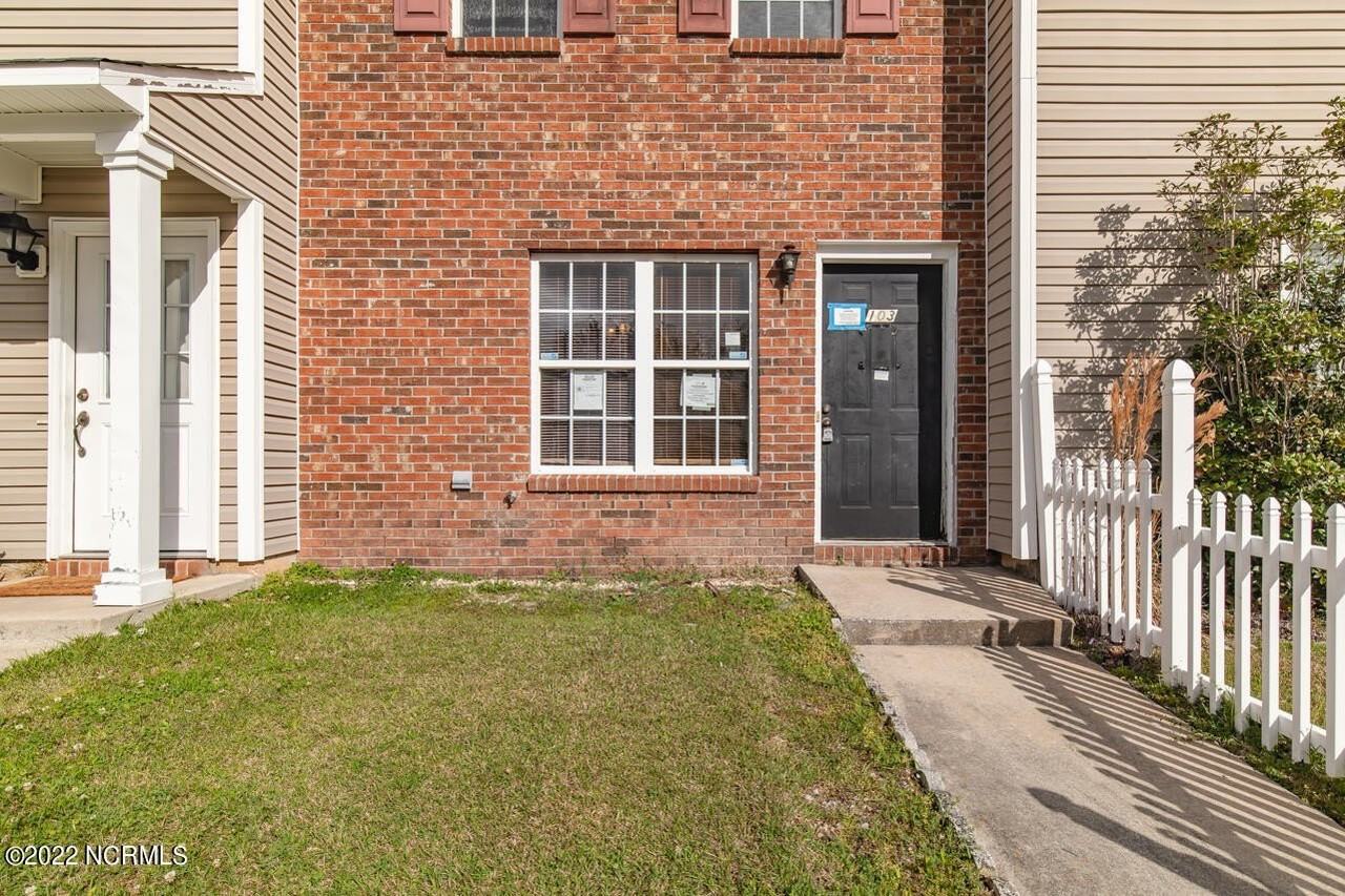 103 Woodlake Ct - Photo 4 of 26