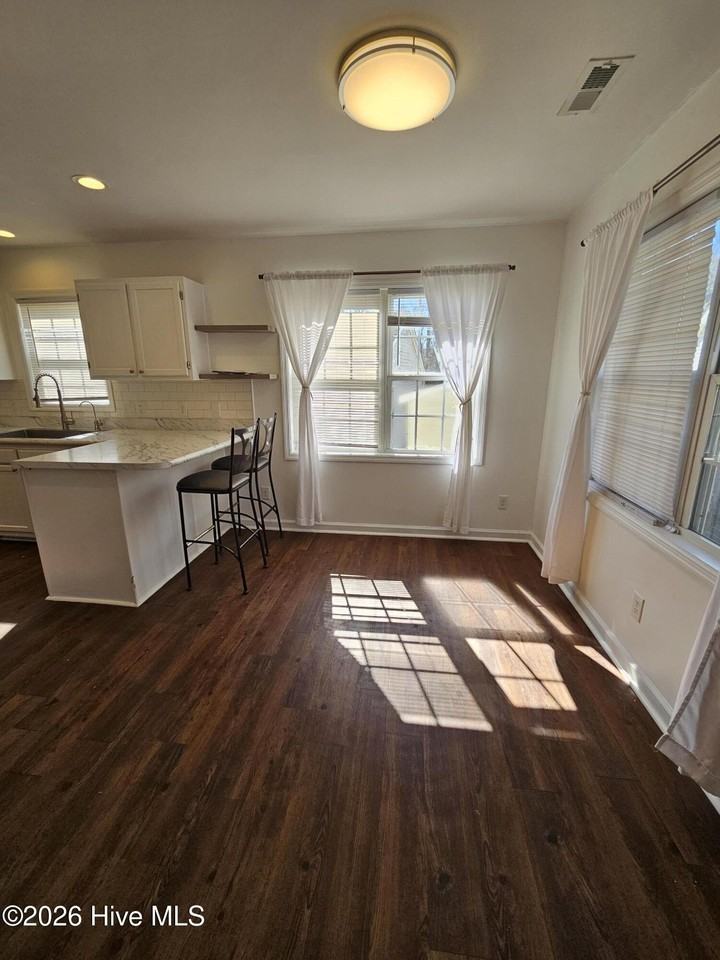 403 Somerset Cv - Photo 4 of 17