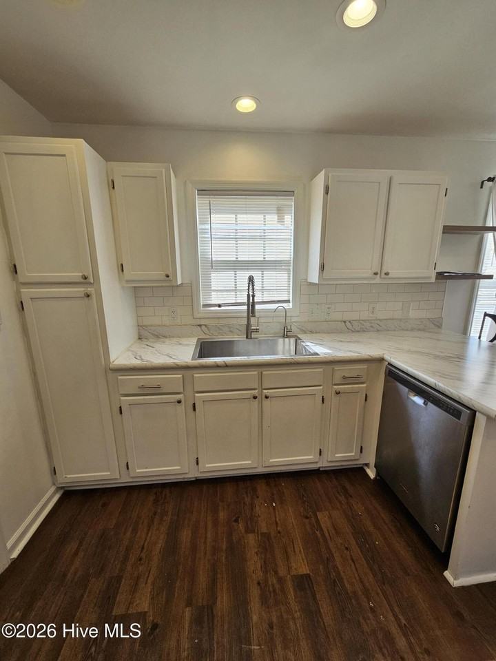 403 Somerset Cv - Photo 6 of 17