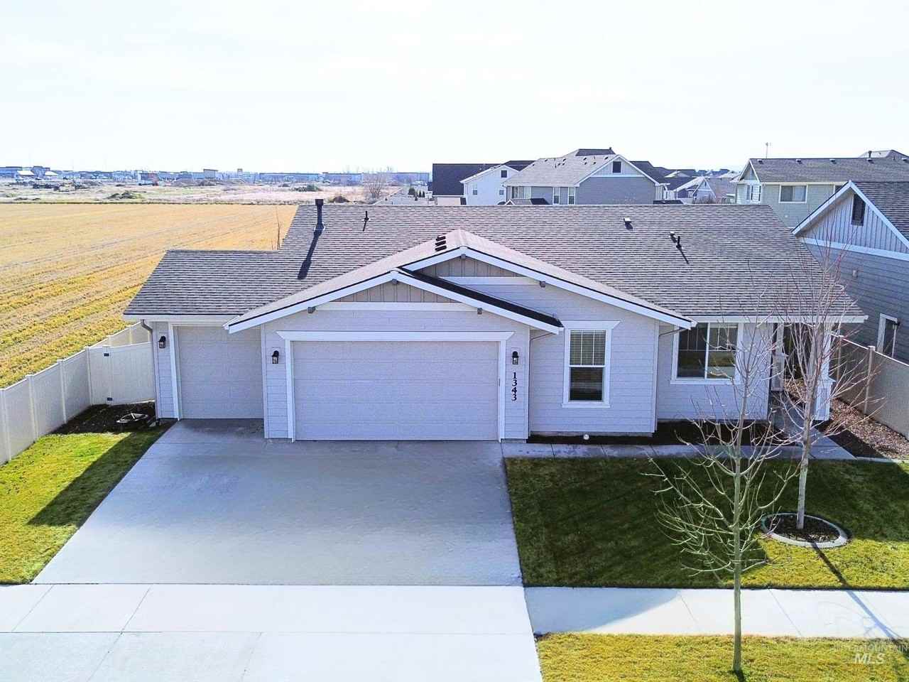 1343 E Fort Erie St - Photo 2 of 12