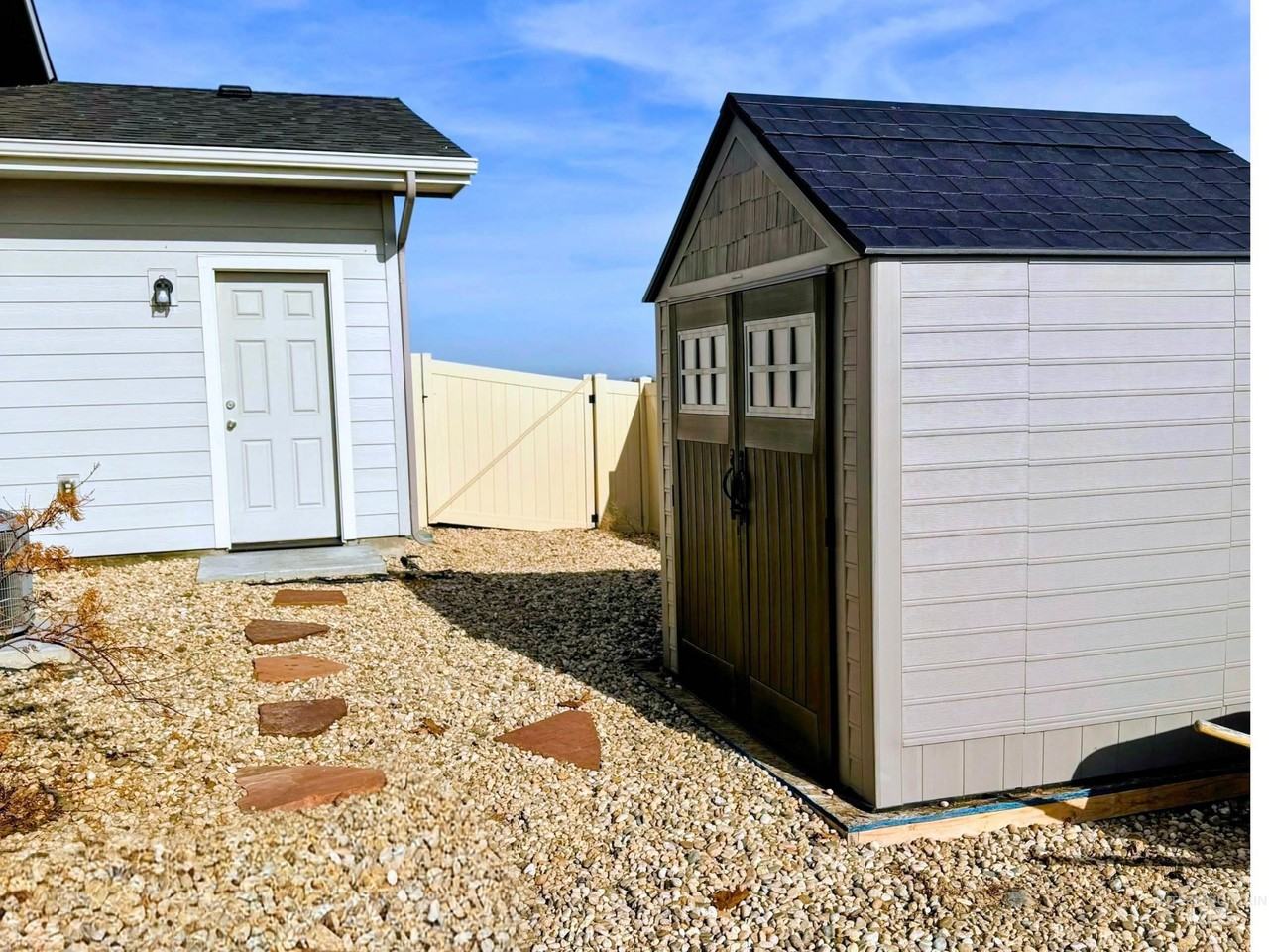 1343 E Fort Erie St - Photo 6 of 12