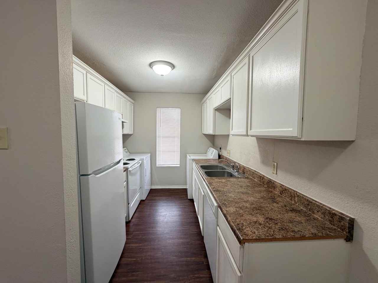 3302 Salisbury Ave Apt B #B - Photo 5 of 14