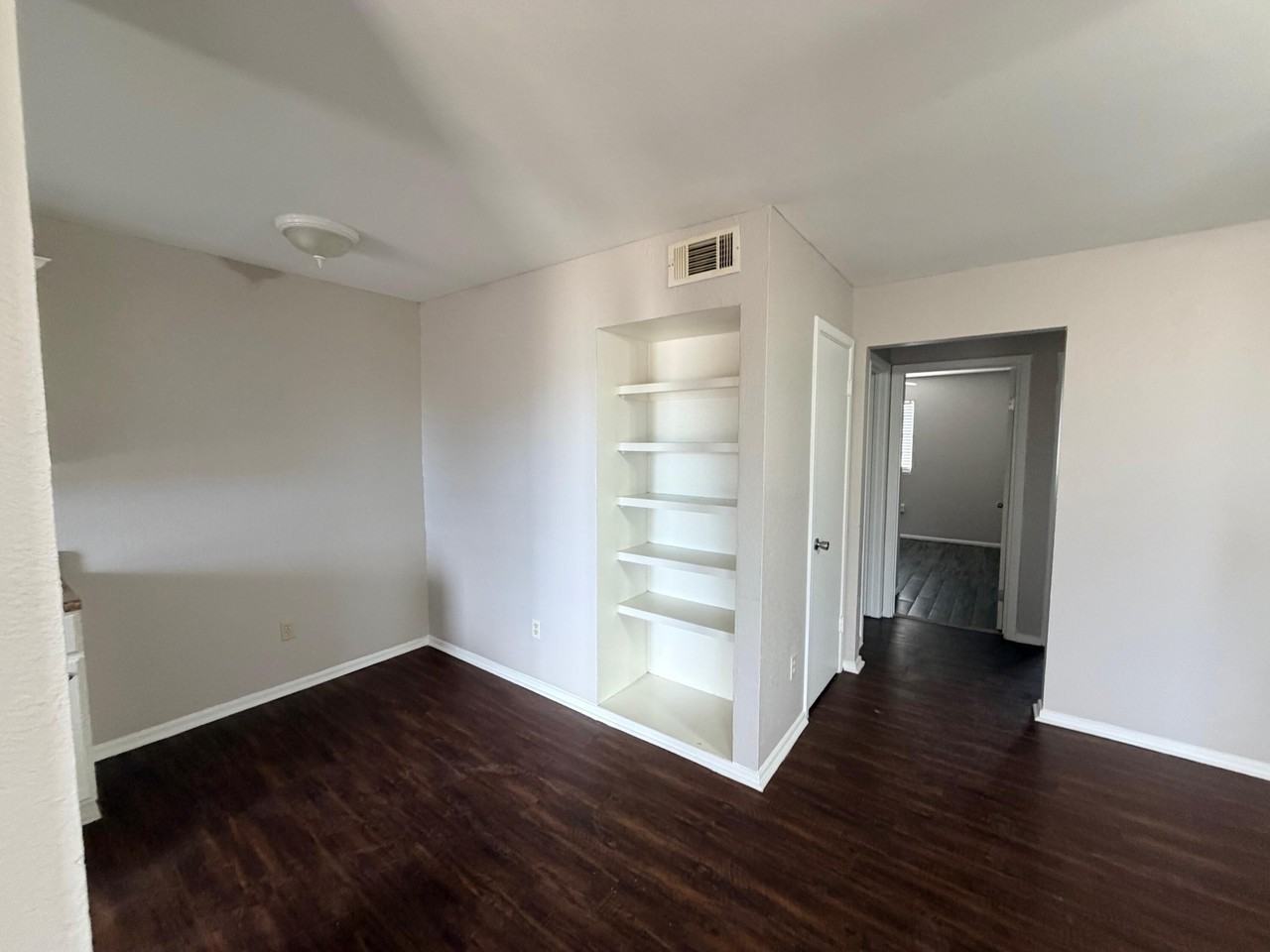 3302 Salisbury Ave Apt D #D - Photo 4 of 12