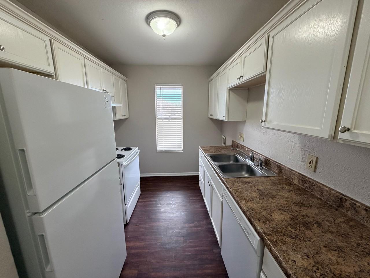 3302 Salisbury Ave Apt D #D - Photo 6 of 12