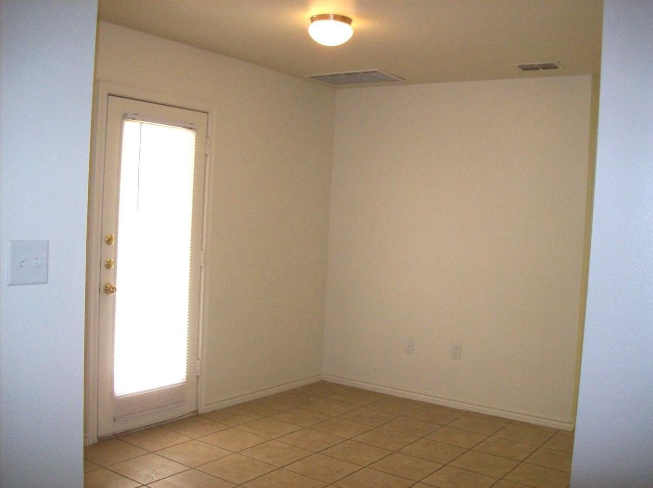 803 N Bangor Ave Apt A #A - Photo 7 of 14