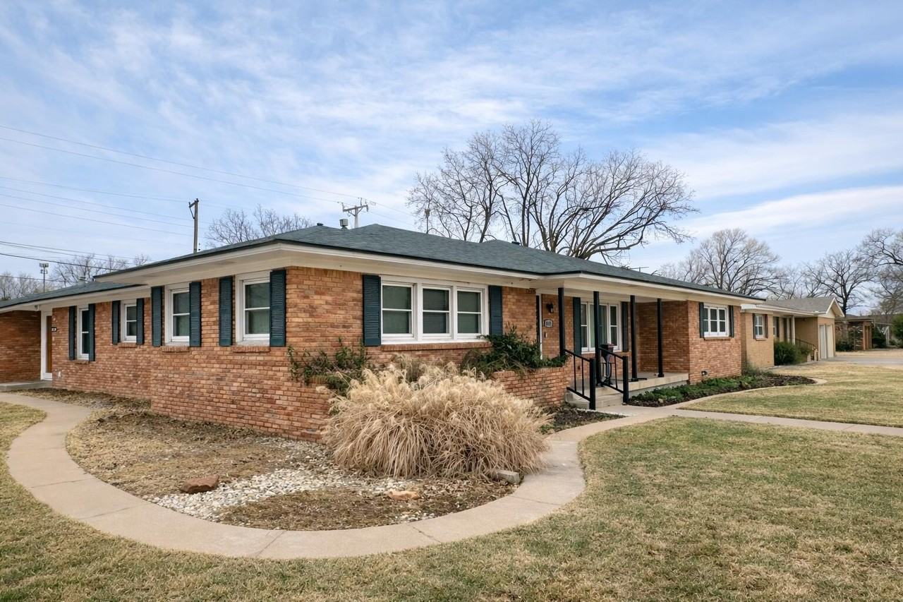 3601 45th St - Photo 2 of 16