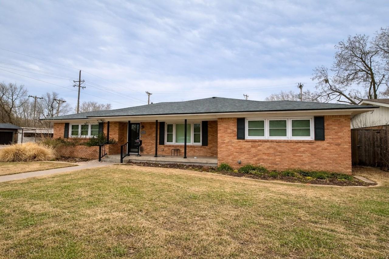 3601 45th St - Photo 3 of 16