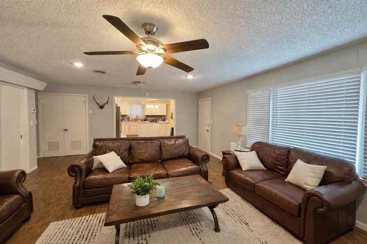 3601 45th St - Photo 4 of 16