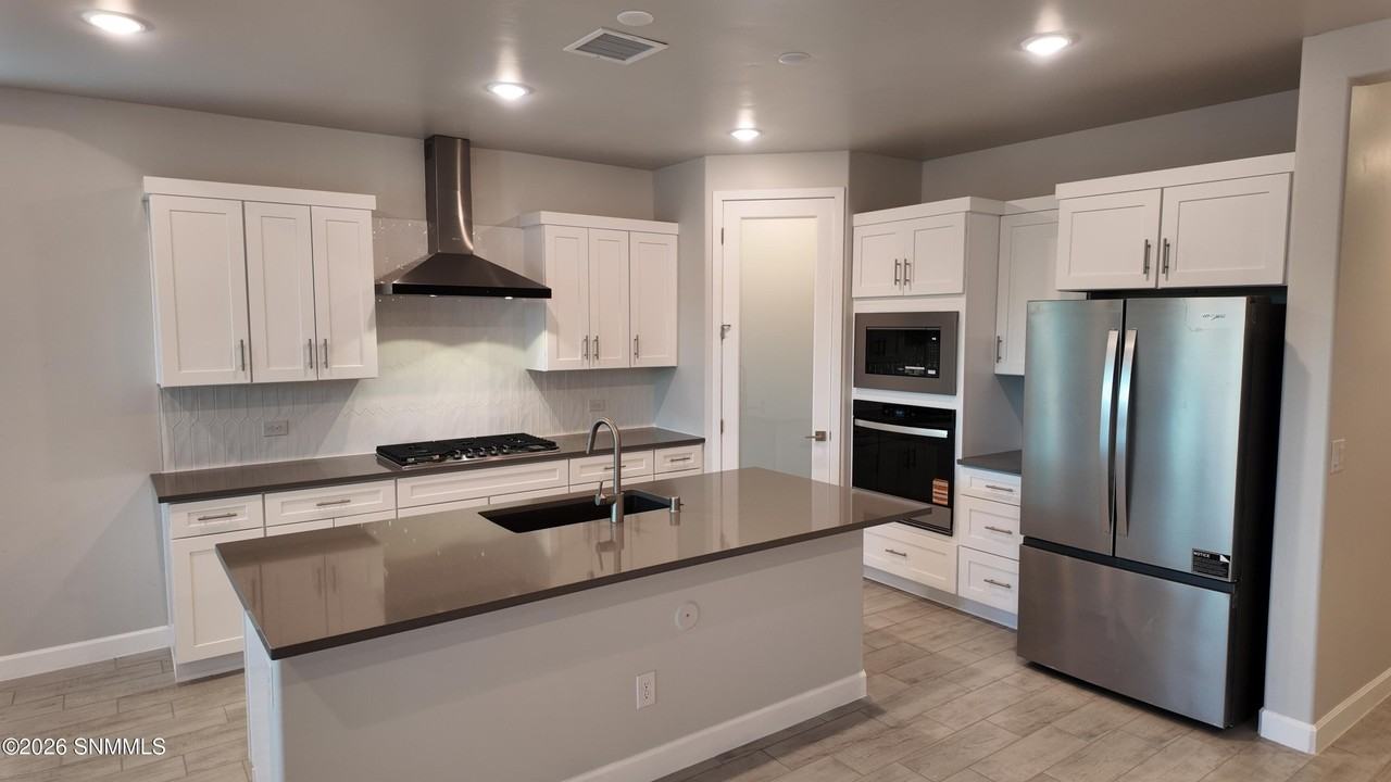 150 Pinos Altos Trl - Photo 3 of 24