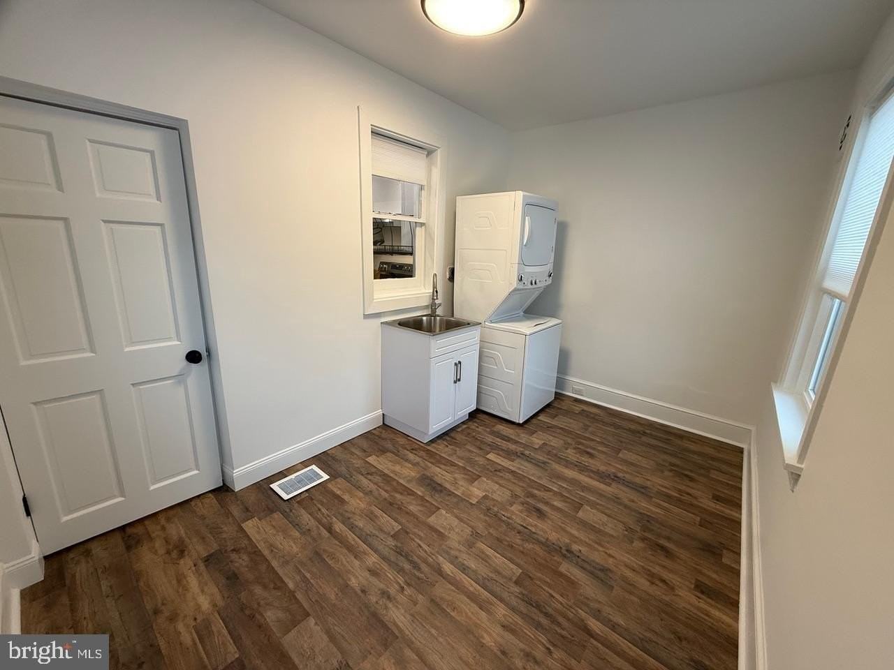 601 Hawley St - Photo 3 of 13