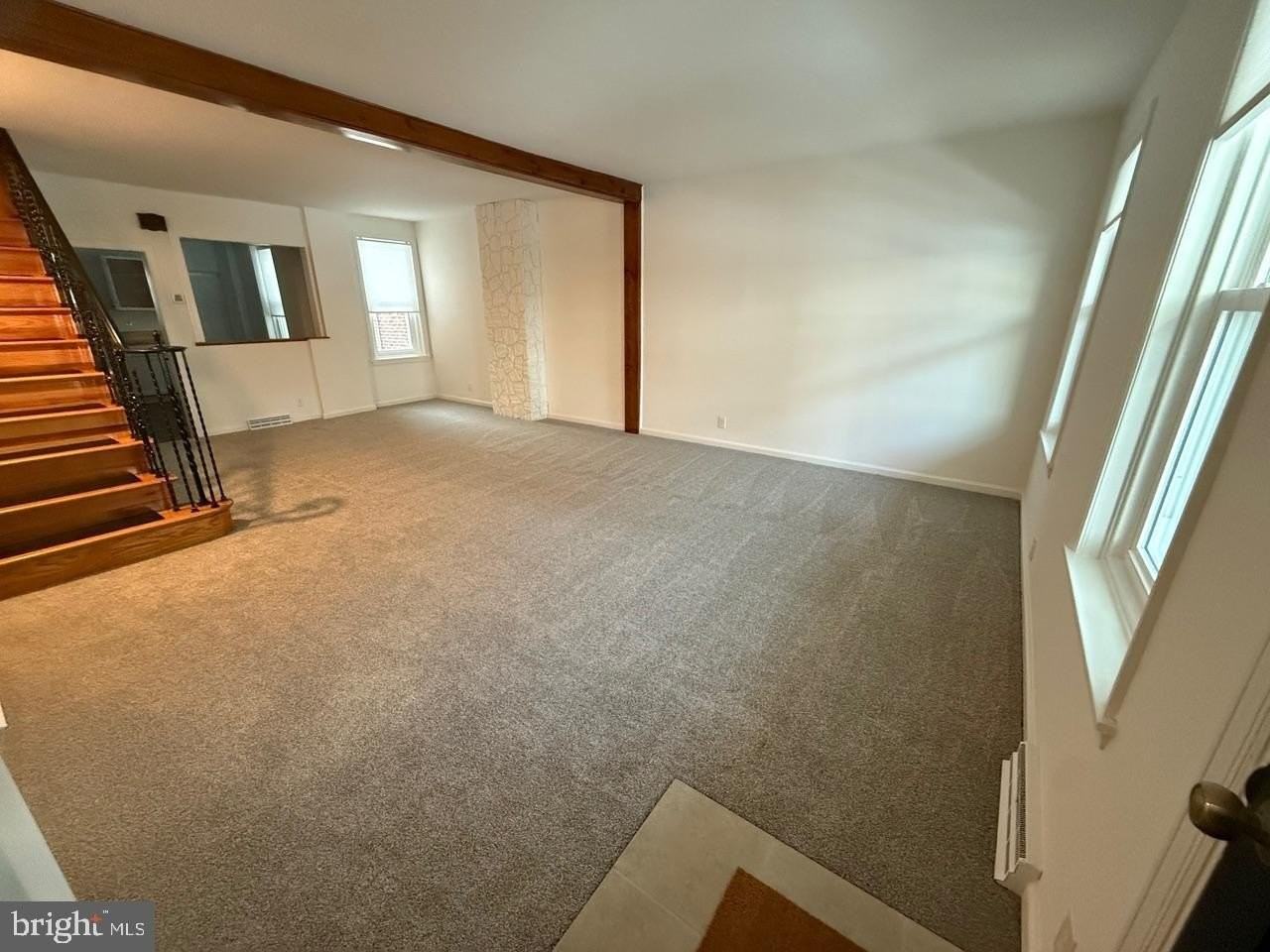 601 Hawley St - Photo 4 of 13