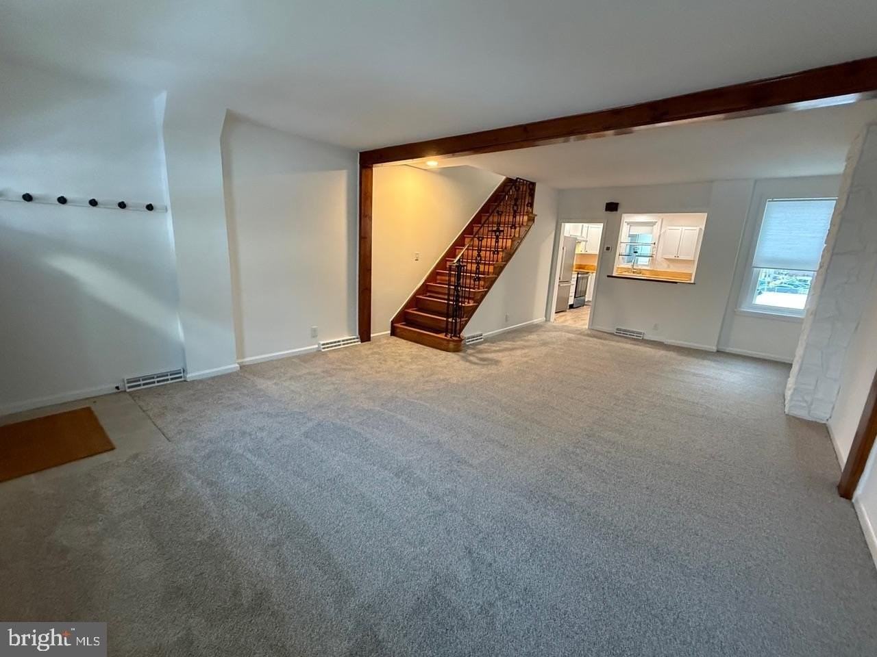 601 Hawley St - Photo 5 of 13