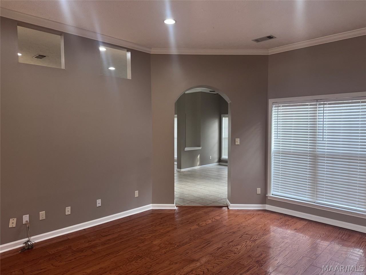 1924 Dundee Dr - Photo 7 of 37