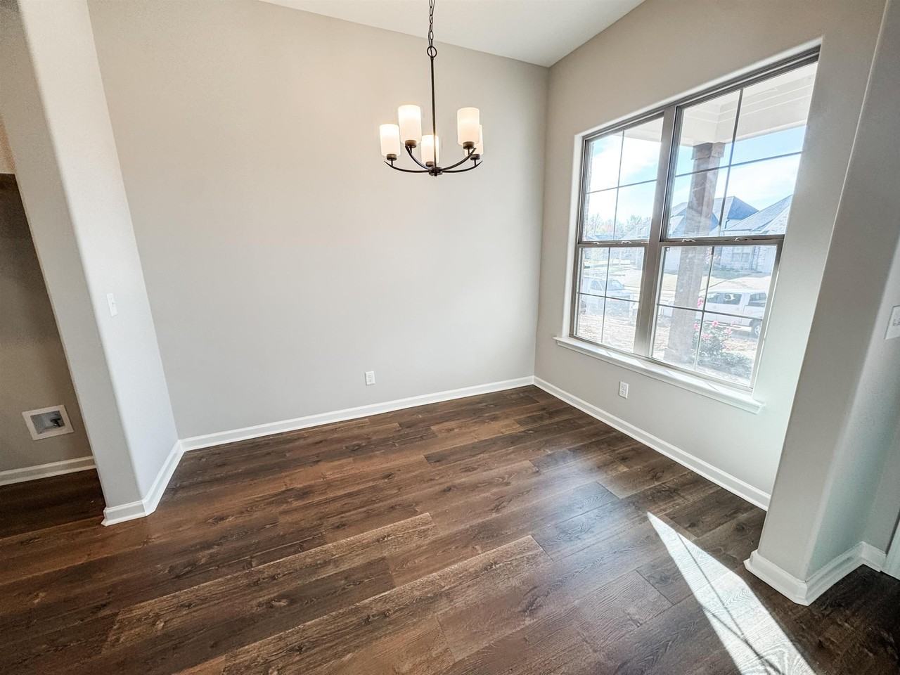 400 Maple St - Photo 2 of 14