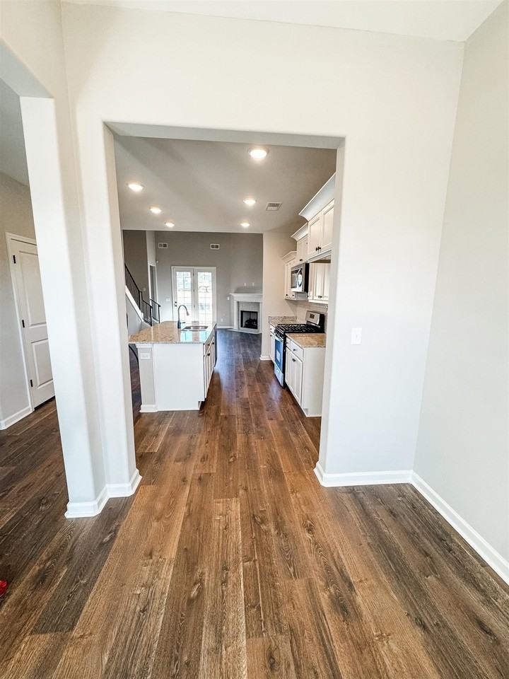 400 Maple St - Photo 3 of 14