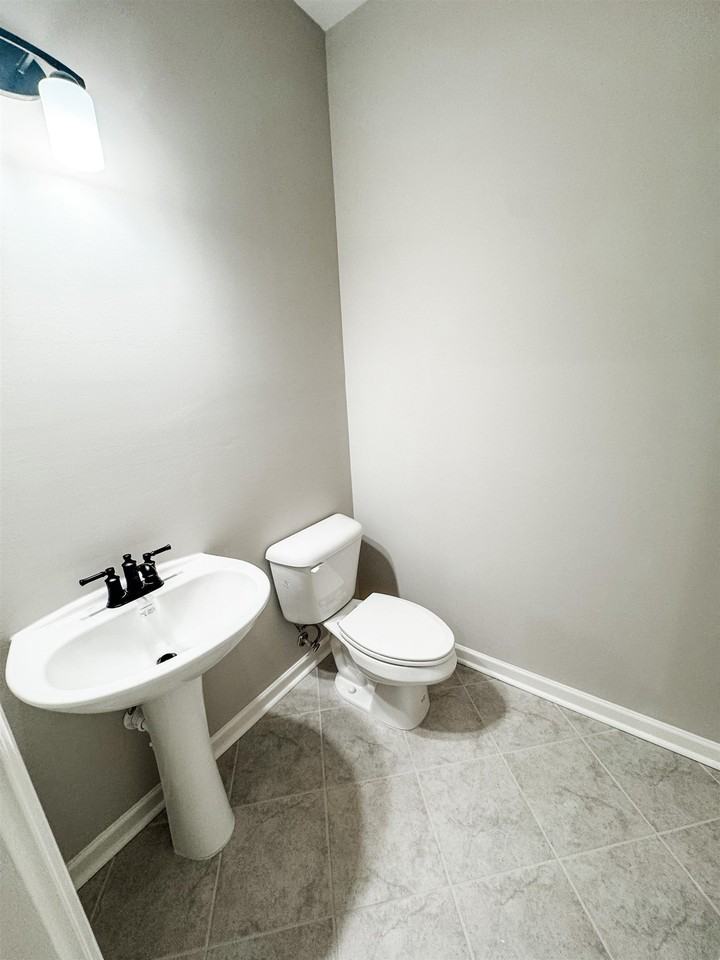 400 Maple St - Photo 7 of 14