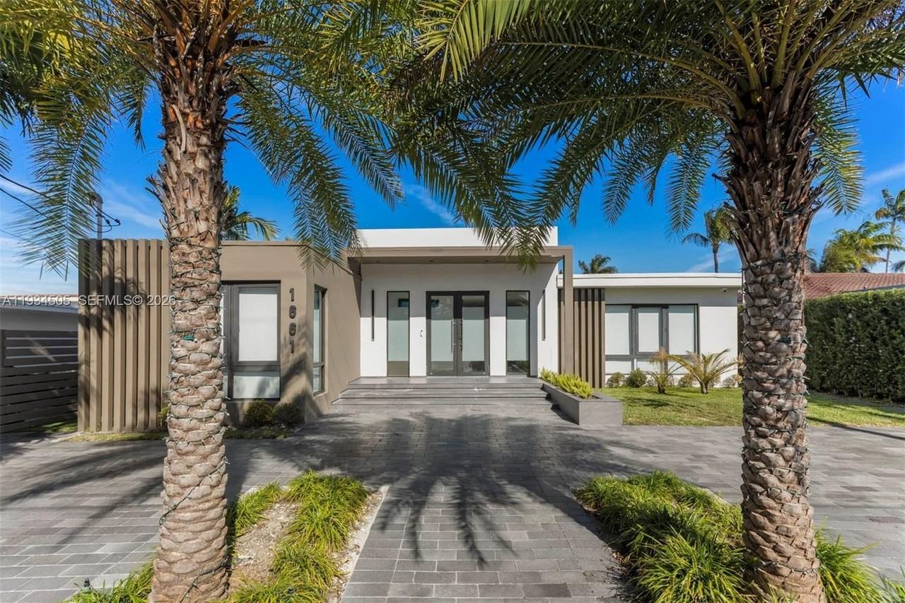 1661 Daytonia Rd - Photo 2 of 30