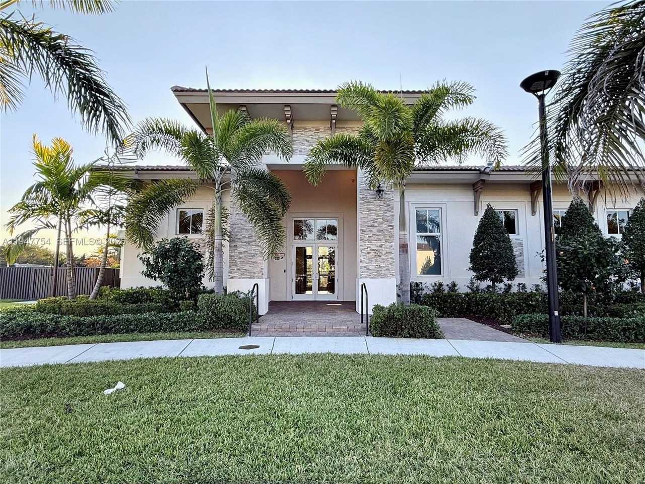 12433 Nw 23rd Ct - Photo 2 of 36