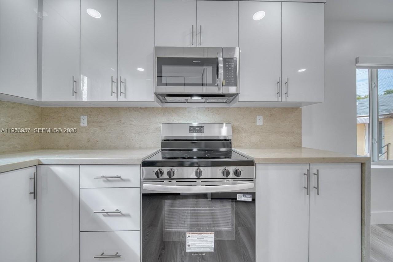 4345 Sw 5th Ter - Photo 6 of 26