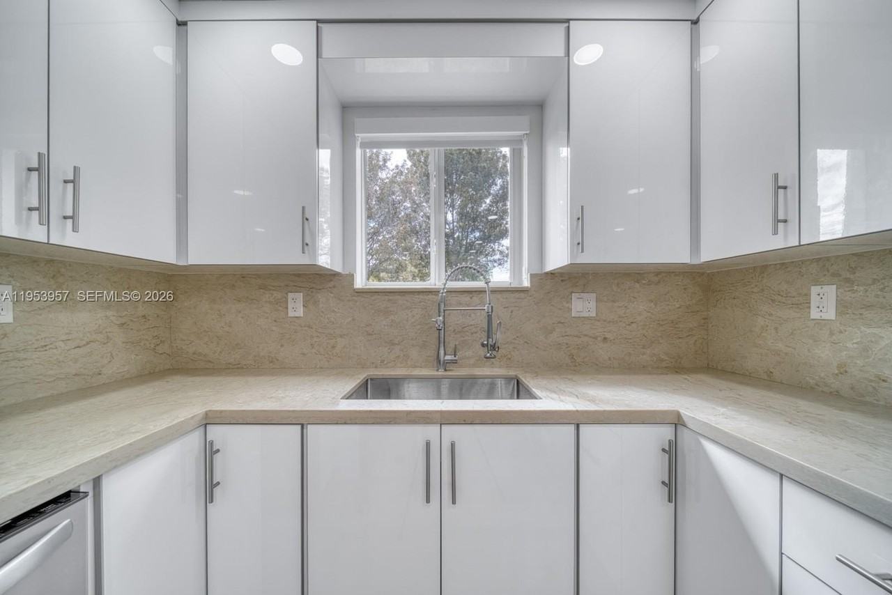 4345 Sw 5th Ter - Photo 7 of 26