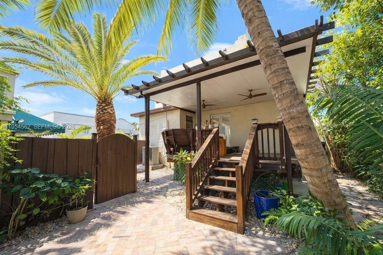 2264 Sw 16th Ter #A - Photo 2 of 20