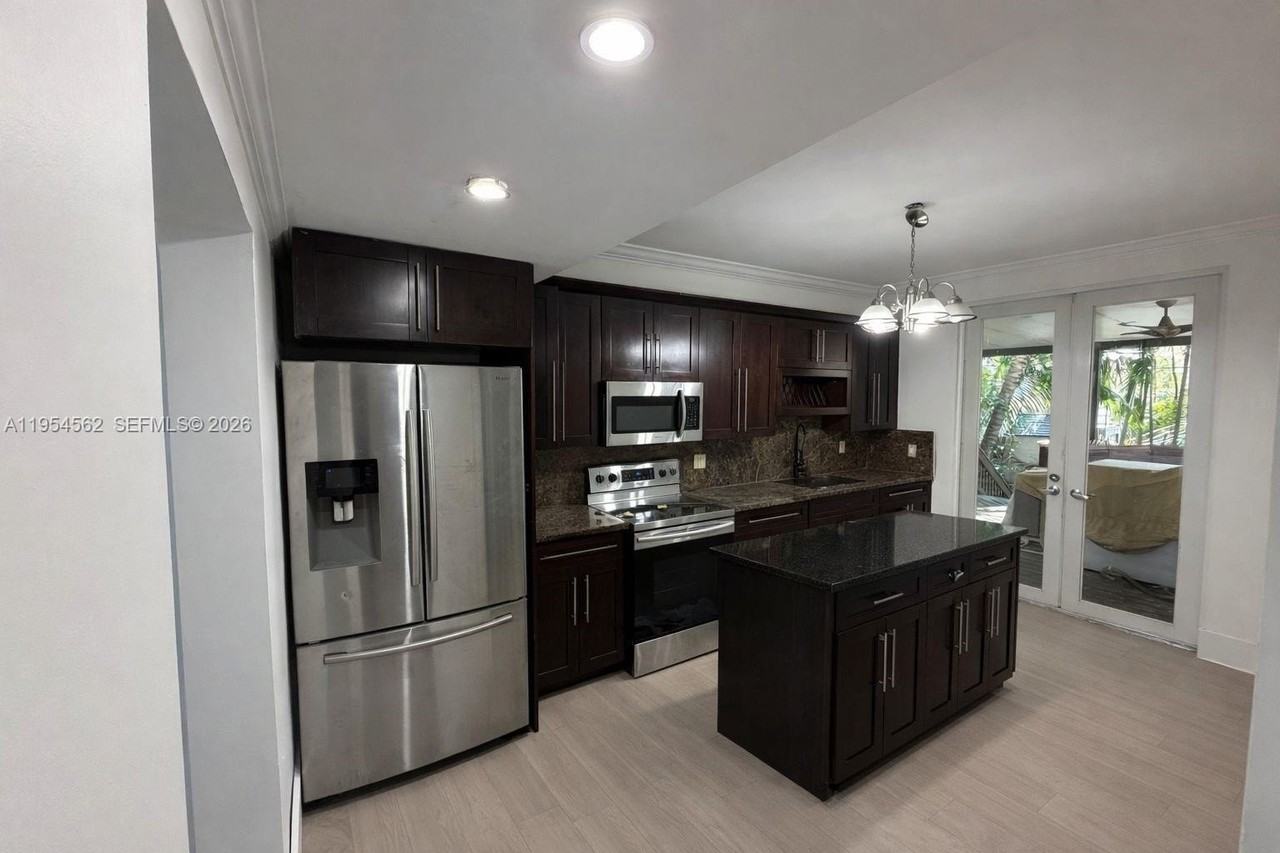 2264 Sw 16th Ter #A - Photo 7 of 20