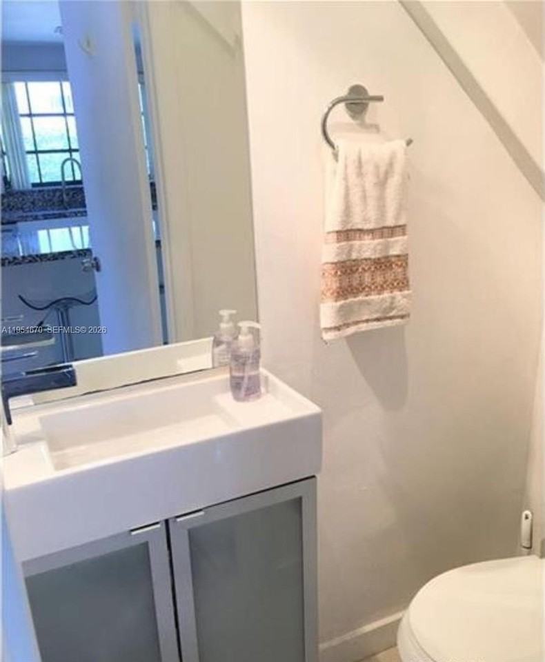 1990 Brickell Ave #I - Photo 5 of 18