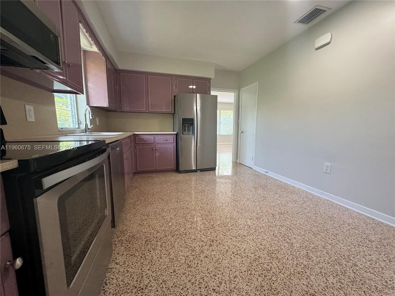 1309 San Remo Ave - Photo 7 of 19