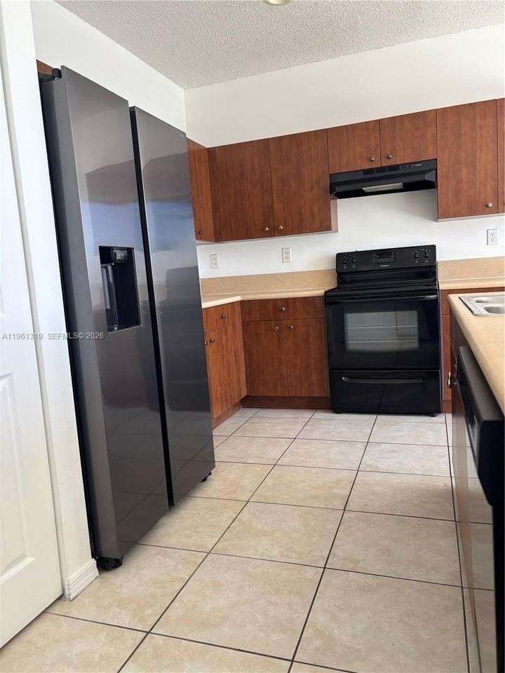 1044 Ne 42nd Ter - Photo 4 of 16