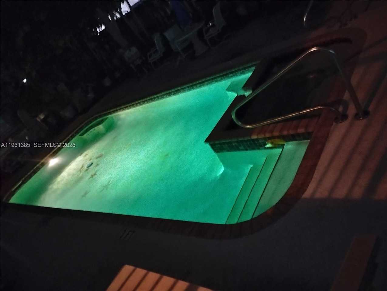 305 Se 12th Ave #2B - Photo 5 of 9